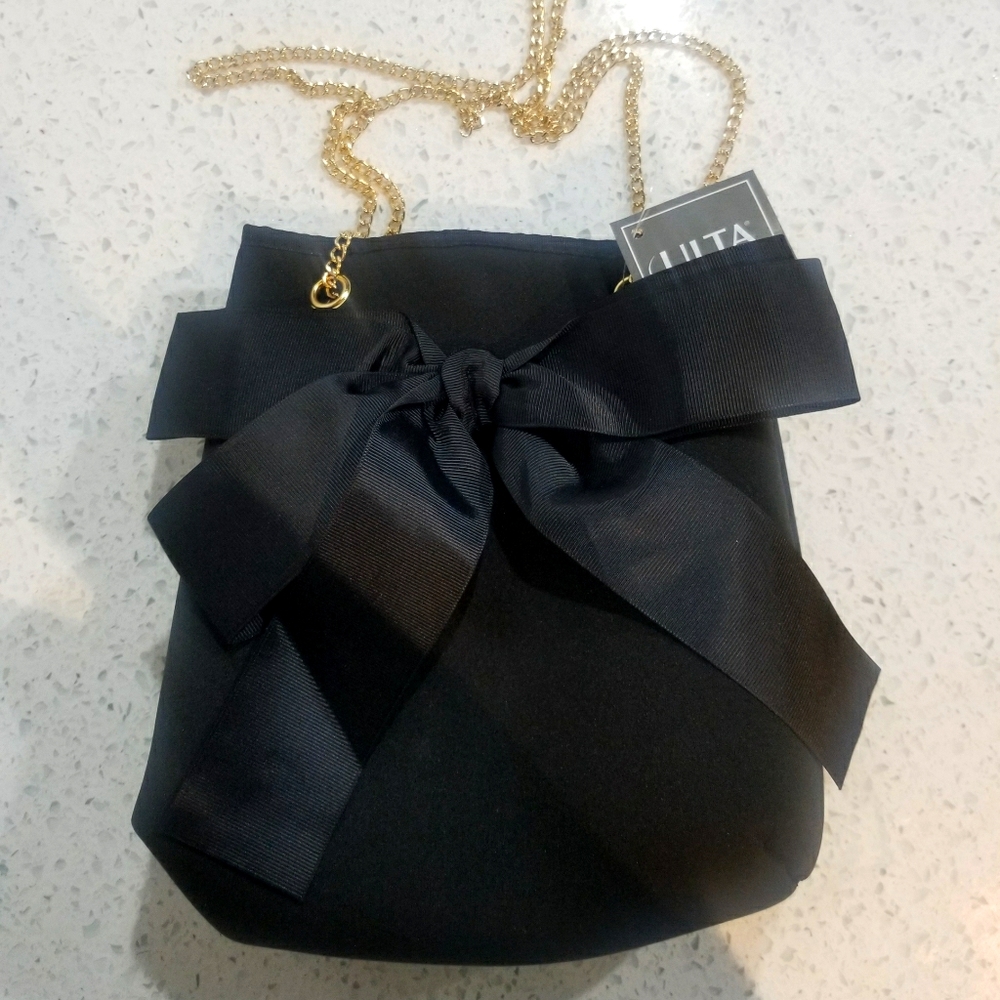 NWOT black bag with bow & gold chain